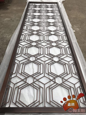 紅古銅浮雕福字花紋鋁板屏風 工藝精湛，融合傳統(tǒng)與現(xiàn)代